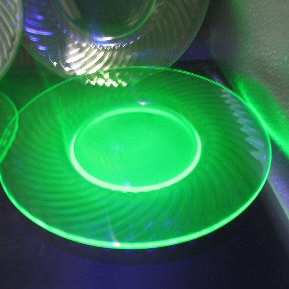 Four Depression Uranium Glass Plates - Picture 3 of 7